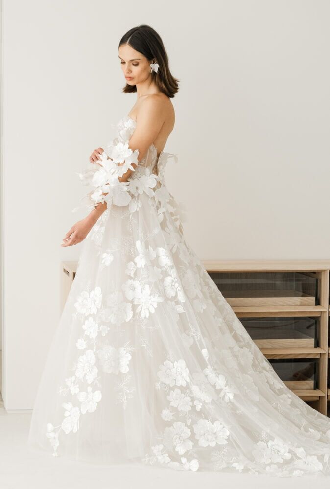 Sunn Armlet Shawl Lace Bridal Gown - Mira Zwillinger