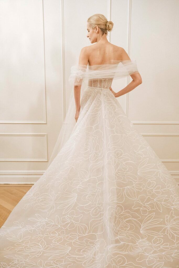 Airy Perfection: Sally's Dreamlike Design - Mira Zwillinger