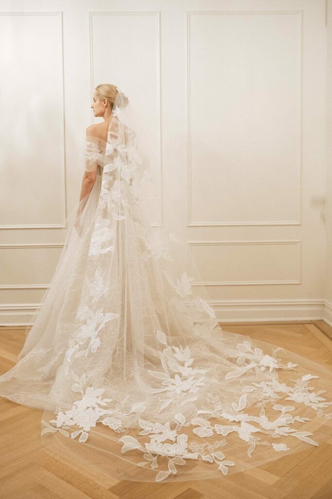 Airy Perfection: Sally's Dreamlike Design - Mira Zwillinger